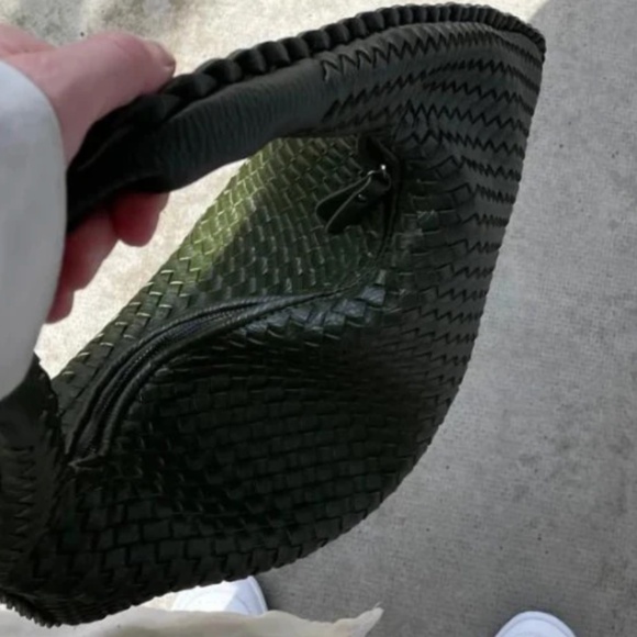 BRAND NEW EDIYSA EVERYDAY BAG - LEATHER WEAVE - HUNTER GREEN - Picture 2 of 8